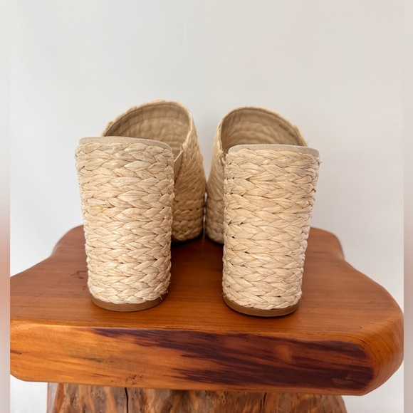 Dolce Vita Straw Wedge Sandals. 8.5 - Picture 4 of 6